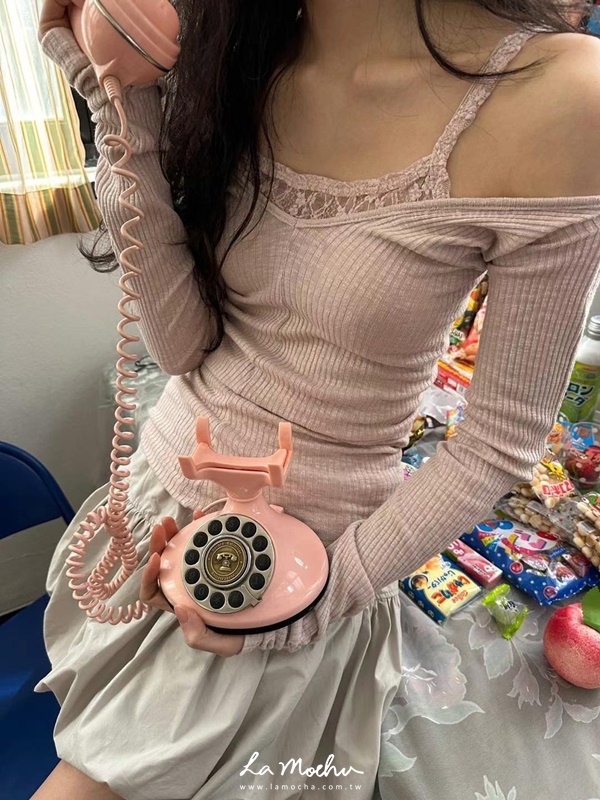 V領微透坑條上衣